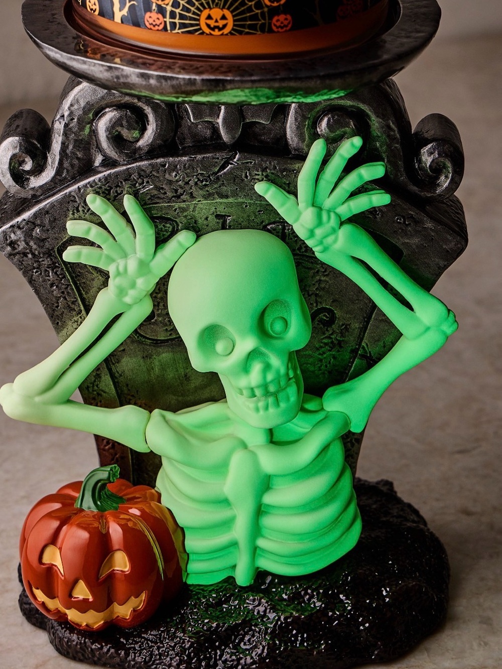 NWT GLOW IN THE DARK SKELETON BOO PEDESTAL/CANDLE HOLDER